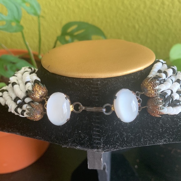 Vintage choker in white and black beads - Picture 3 of 4